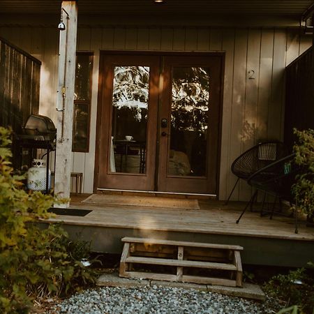 Lunar Cove Inn Charters And Tours Tofino Exterior foto