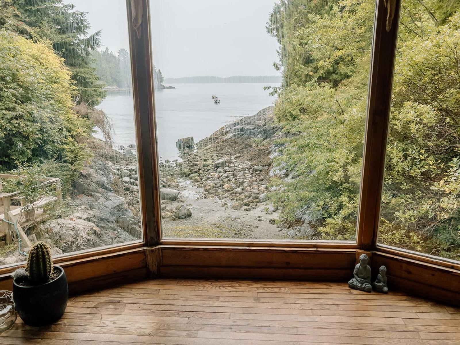 Lunar Cove Inn Charters And Tours Tofino Exterior foto